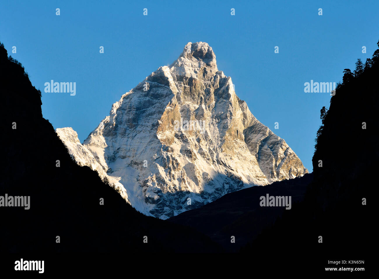 Cervino in einem Frame, von Antey Saint andrè, Aosta, Aostatal, Italien Stockfoto
