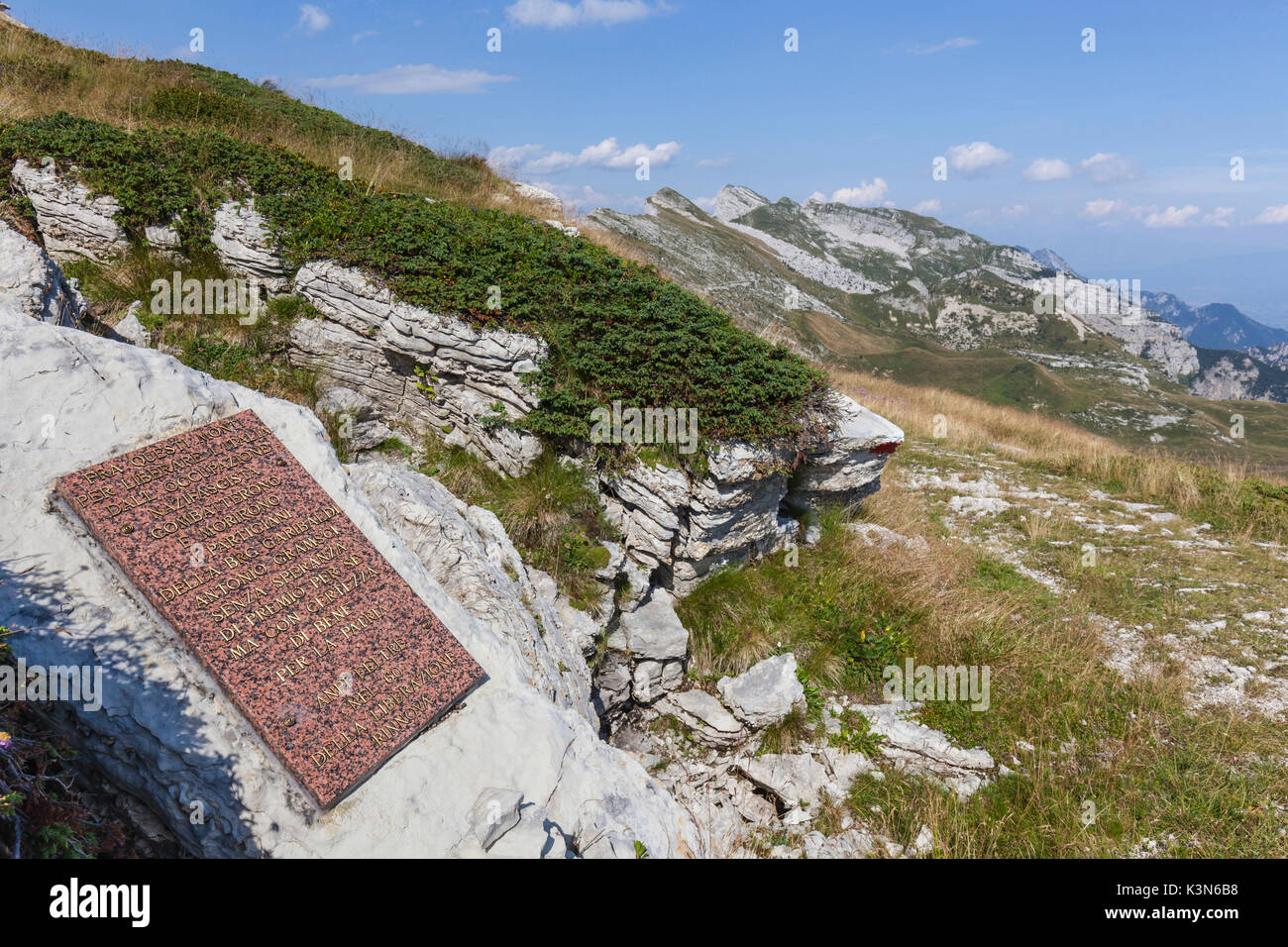 Europa, Italien, Belluno. Militärische Gedenkstein am Passo