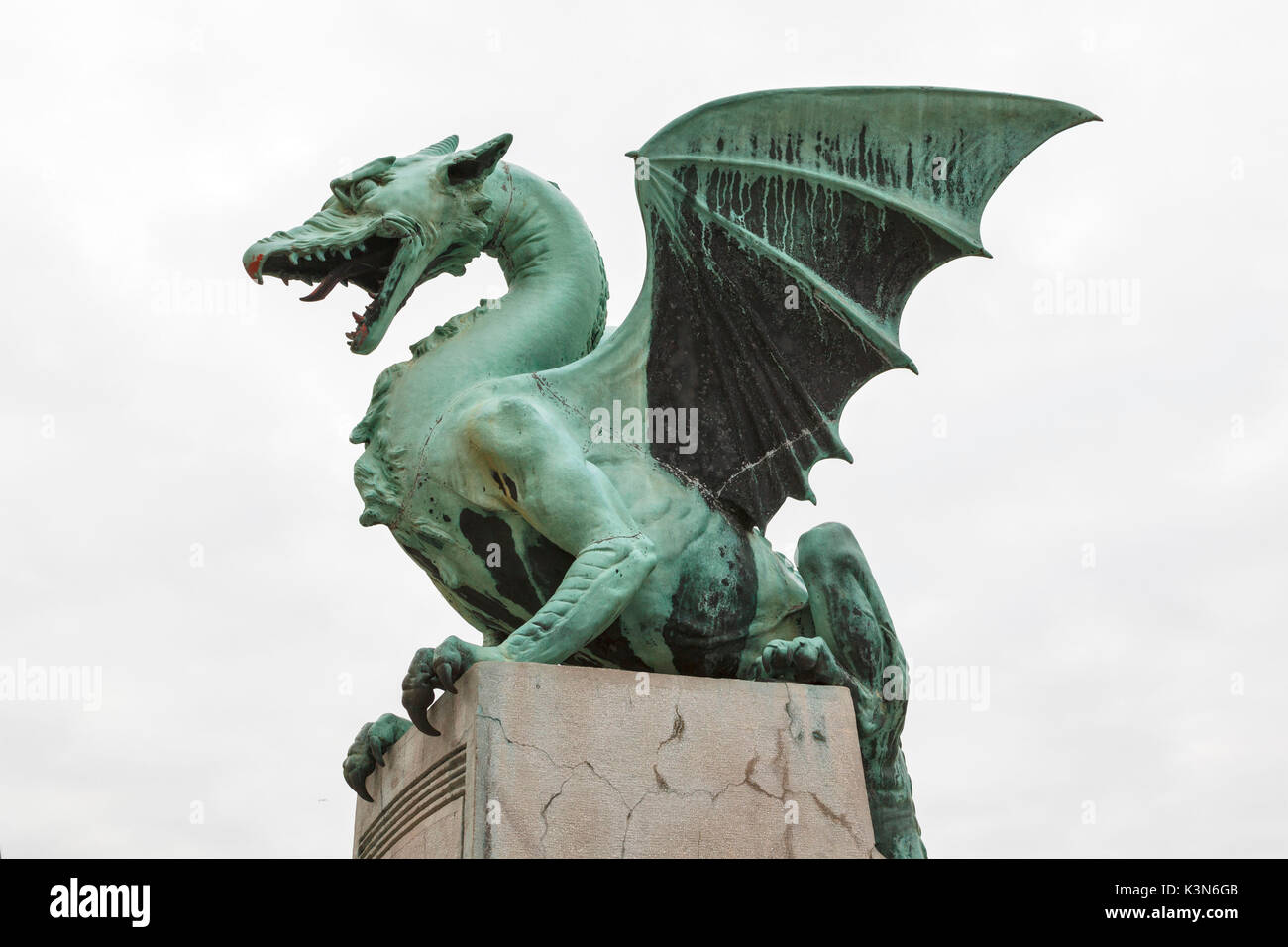 Europa, Slowenien, Ljubjana. Die Drachen Statue Symbol der Stadt Stockfoto