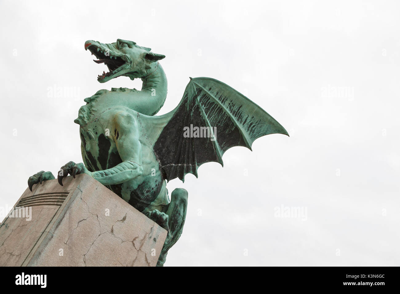 Europa, Slowenien, Ljubjana. Die Drachen Statue Symbol der Stadt Stockfoto