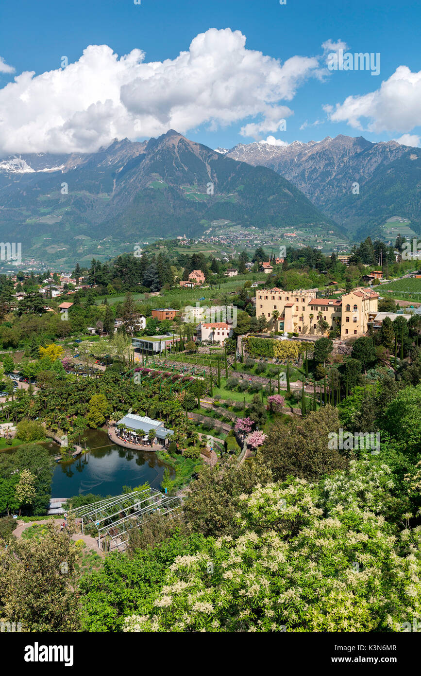 Meran, Südtirol, Italien. Die Wasser- und Terrassengärten, die in den ...