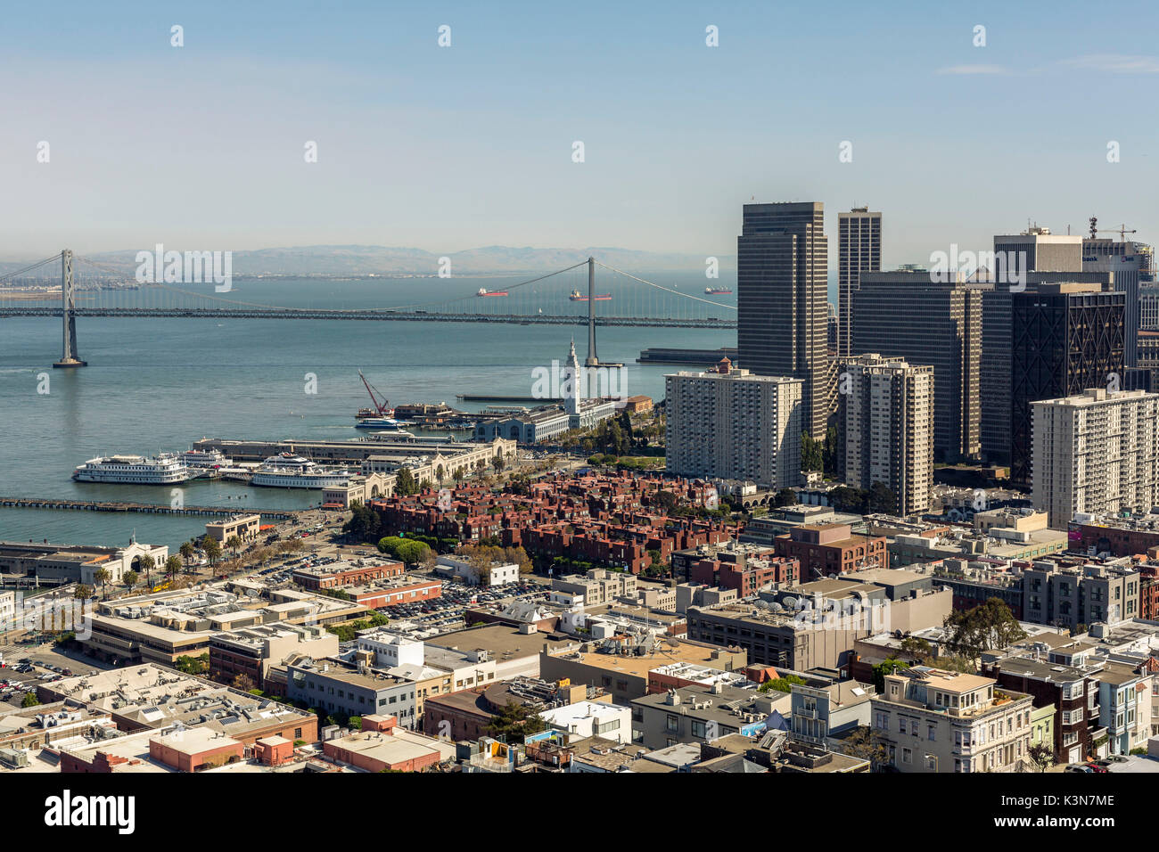 Die Skyline von San Francisco mit Transamerica Pyramide. San Francisco, Marin County, Kalifornien, USA. Stockfoto