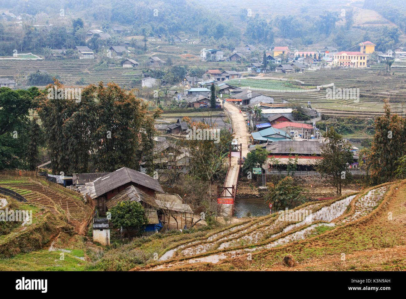 Dorf in der Nähe von Sapa - Lao Cai im Norden Vietnams. Sapa ist berühmt für die Reisterrassen. Stockfoto