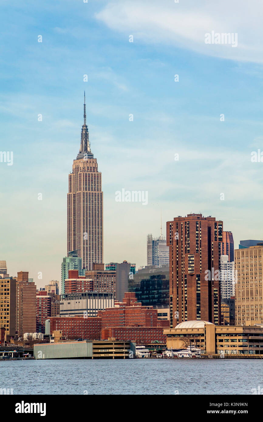 Manhattan, Blick auf das Empire State Building und Midtown Manhattan über den Hudson River, New York, Vereinigte Staaten von Amerika Stockfoto
