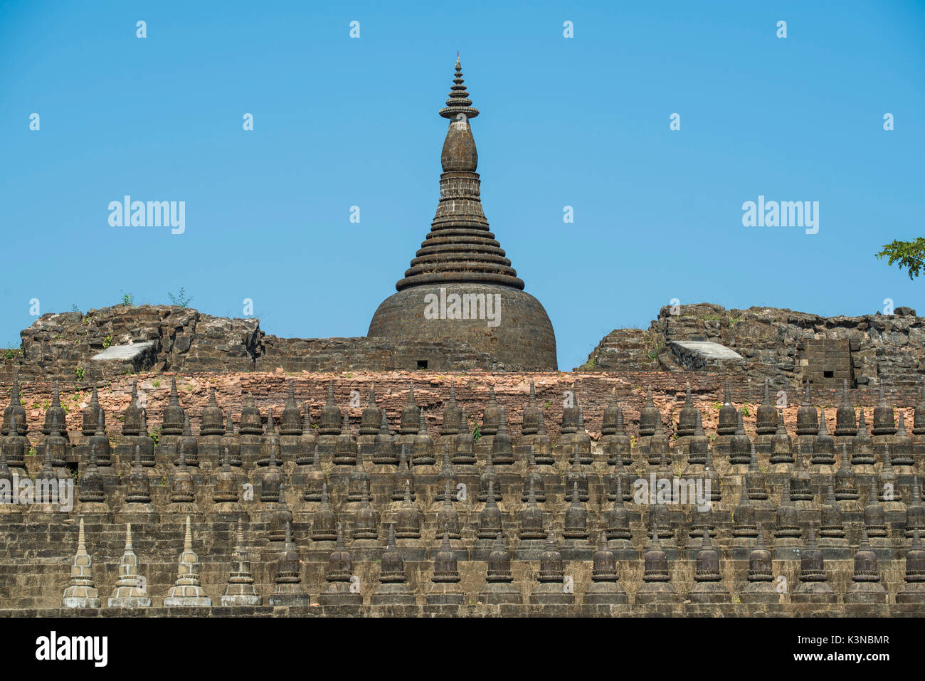 Mrauk-U, Rakhine, Myanmar. Details der Koe-Thaung Pagode. Stockfoto