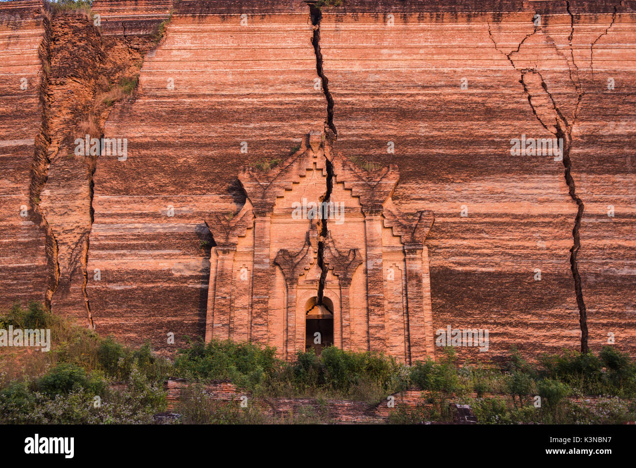 Unvollständige pahtodawgyi Pagode, Mingun, Sagaing region, Myanmar (Birma). Stockfoto