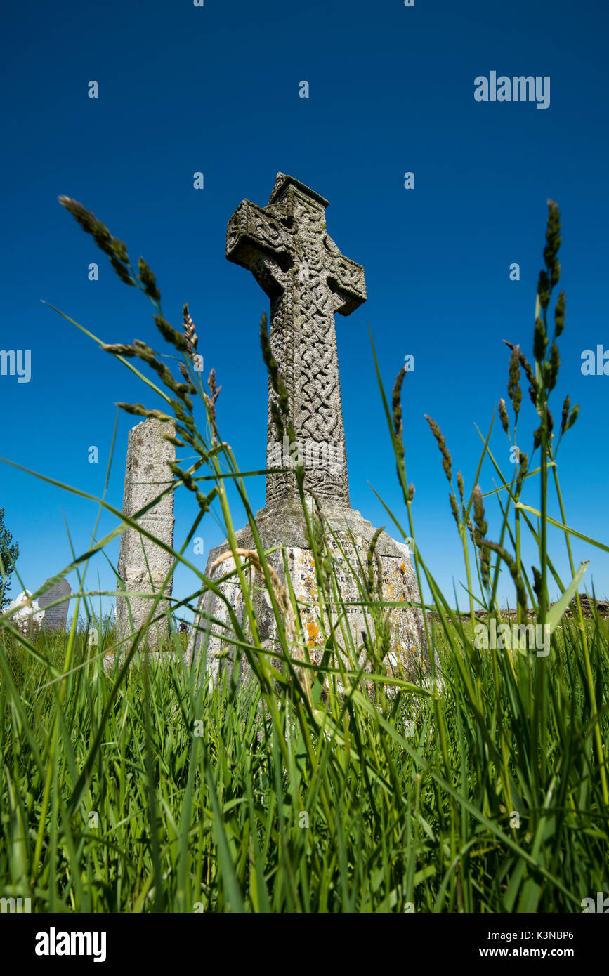 Old Kilcullen (Cill Chuilinn), County Kildare, Provinz Leinster, Irland, Europa. Dekorierte, hohe Kreuz in der alten historischen Friedhof. Stockfoto