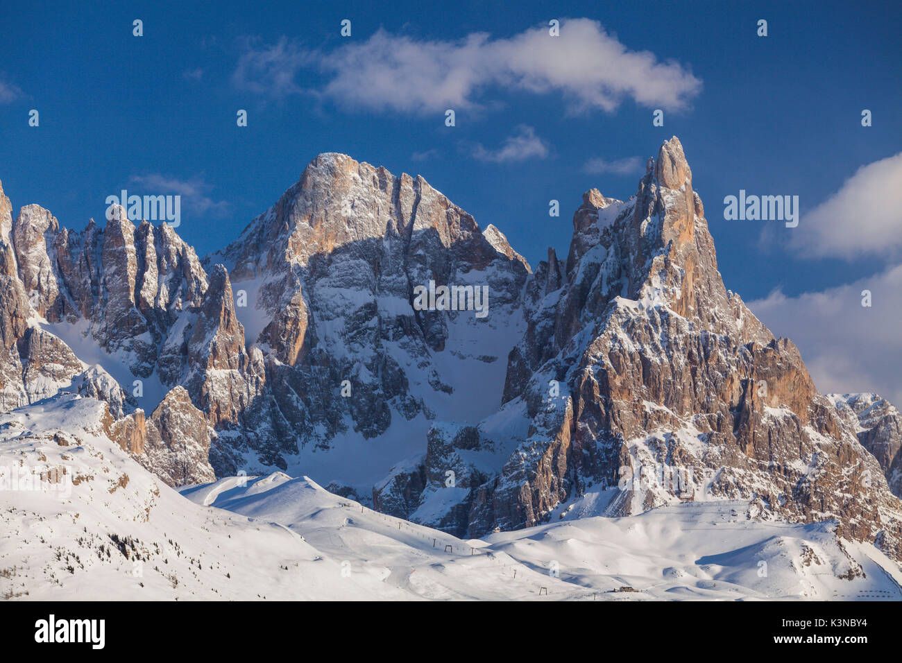 Pale di San Martino, Dolomiten, Provinz Trento, Trentino-Südtirol, Italien, Europa. Ansicht des Cimon della Pala von Malga Bocche Stockfoto