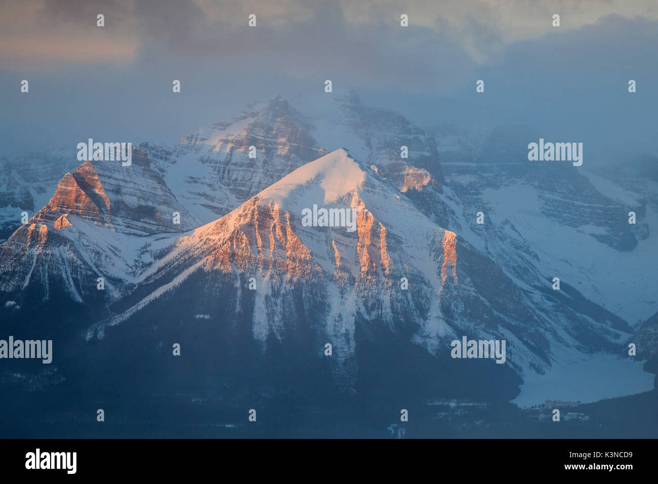 Fairview Peak bei Sonnenaufgang - Lake Louise - Alberta - Kanada Stockfoto