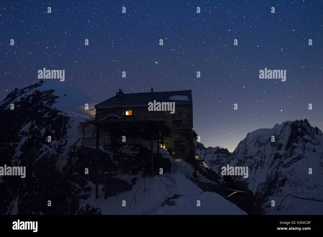 Cabane des Vignettes bei Nacht - Chamonix - Zermatt - Schweiz Stockfoto