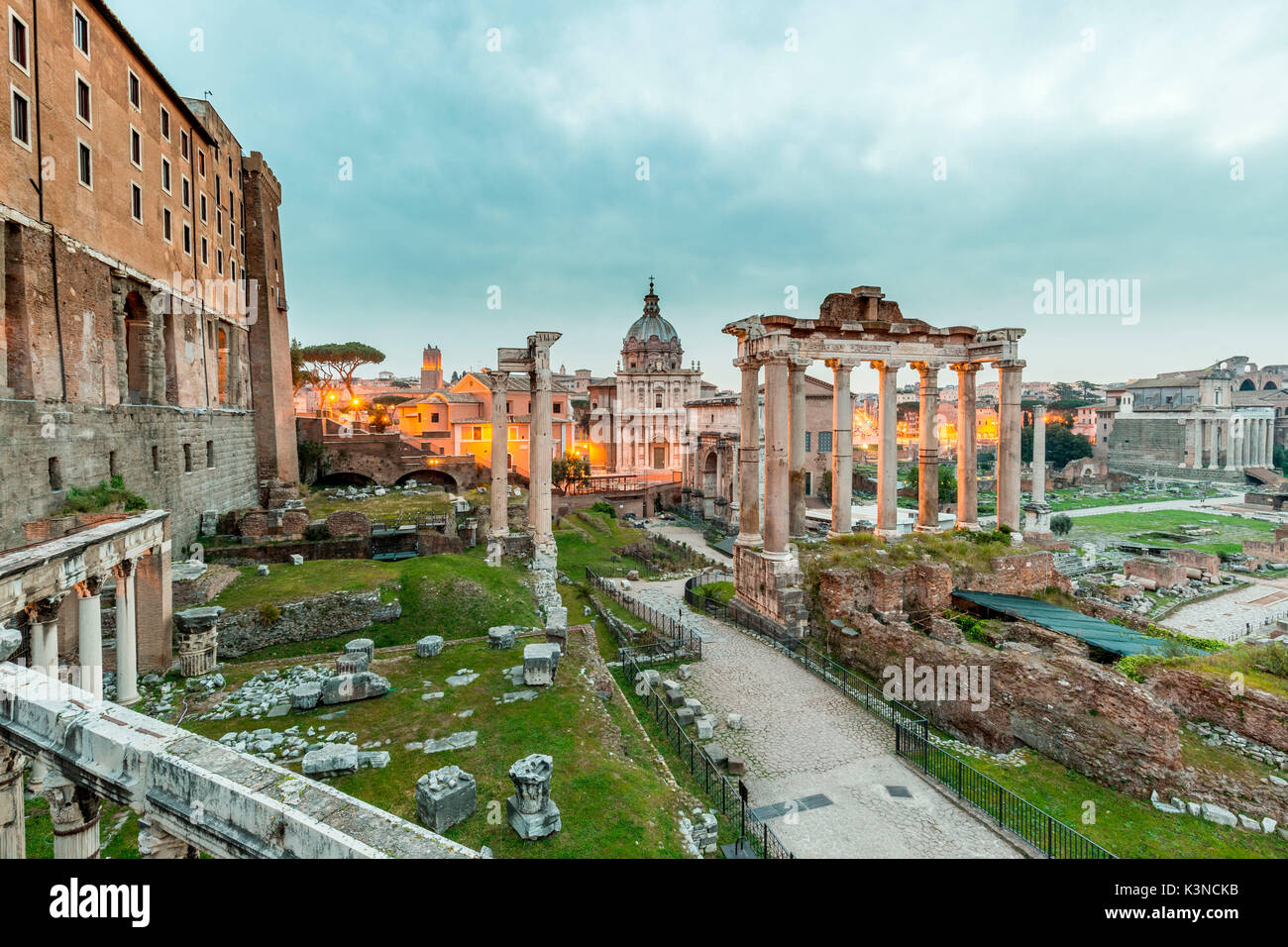 Europa, Italien, Latium, Rom. Sonnenaufgang am Forum Romanum Stockfoto