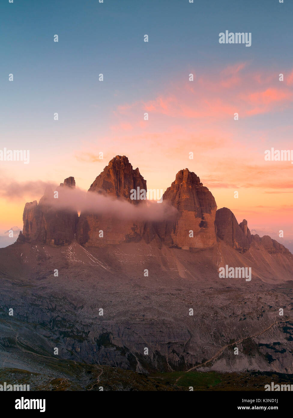 Sextner Dolomiten, Trentino Alto Adige, Italien, Europa. Drei Zinnen von Lavaredo bei Sonnenaufgang Stockfoto