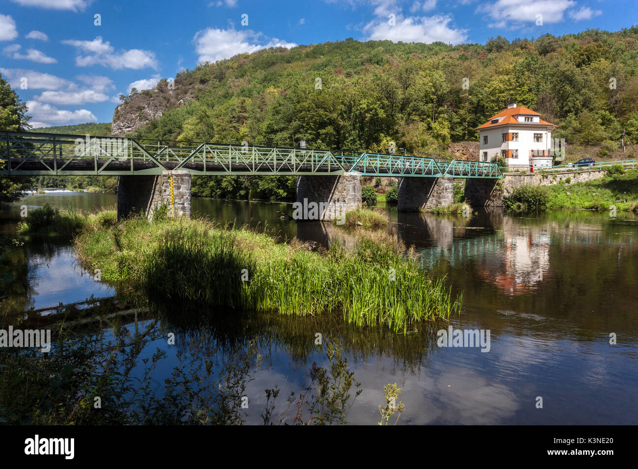 Grenzbrücke über das Thaya-Tal, Fluss Dyje, Nationalpark Podyjí, Thayatal, Hardegg, Niederösterreich, Österreich Stockfoto