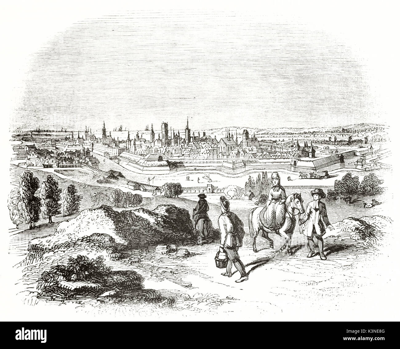 Alte Stadtbild von Gdansk (Danzig), Polen, gesehen von der Spitze eines Hügels. Manche Menschen gehen in Richtung auf die Stadt in der Ferne. Von unbekannter Autor, Magasin Pittoresque Paris 1839 Stockfoto