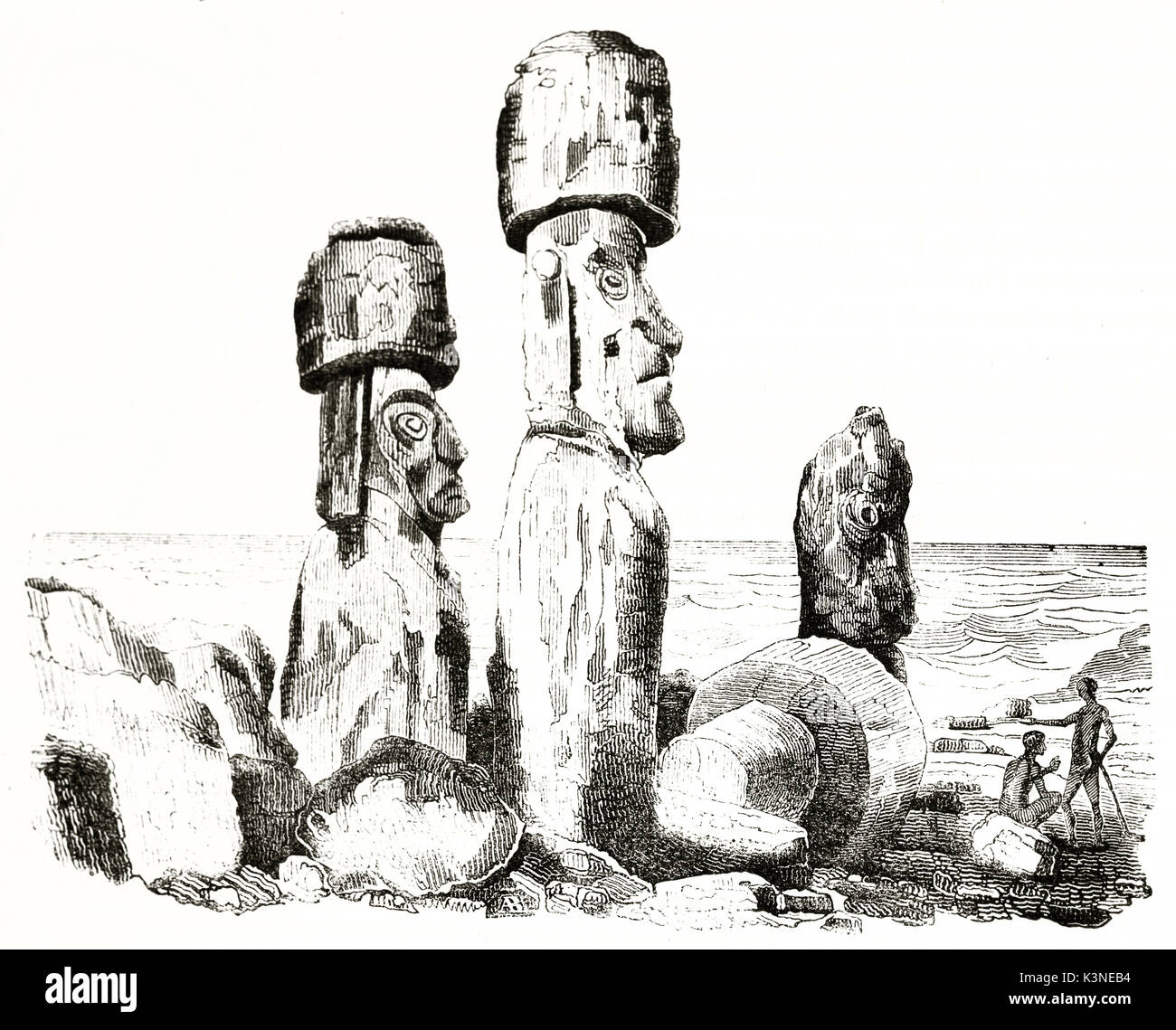 Große steinerne Statuen und kleine indigene vor Ihnen nahe zum Meer sitzt. Moai auf der Osterinsel. Von unbekannter Autor auf Magasin Pittoresque Paris 1839 veröffentlicht. Stockfoto