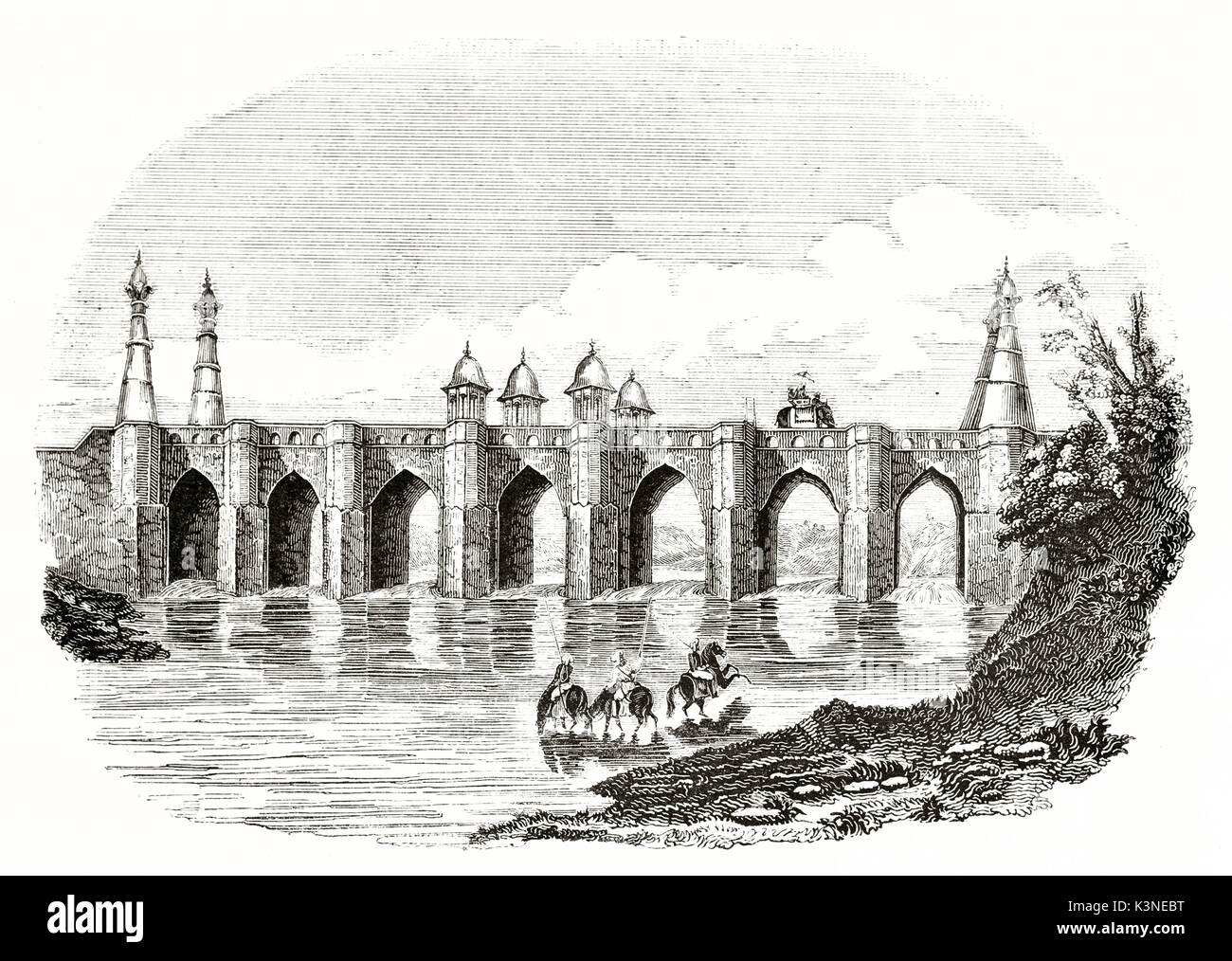 Wunderbare orientalische alte steinerne Brücke über einen Fluss überquert von drei orientalischen orseback Ritter. Noorabad Brücke über Fluss Indien sank. Nach Waugh auf Magasin Pittoresque Paris 1839 veröffentlicht. Stockfoto