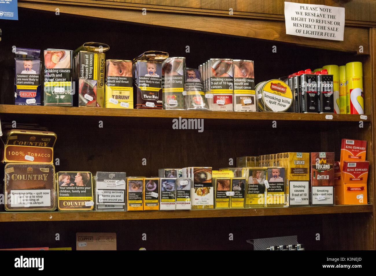 Tobacconist Shop-Spezialist Trafiken und Sweet Shop B Kerrigan, Perth, Schottland, UK Stockfoto