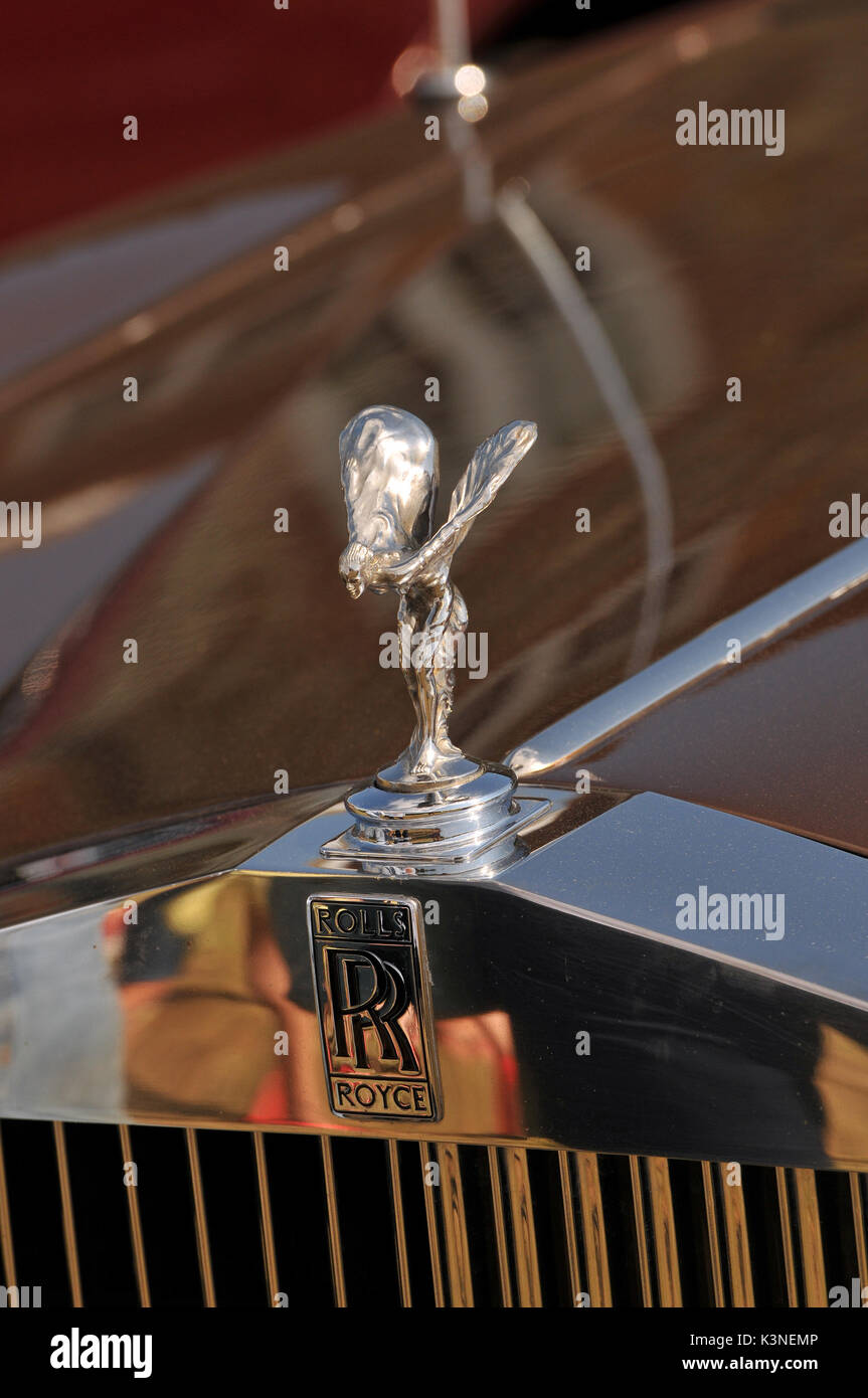 Der Geist der Ekstase Emblem auf der Motorhaube eines Rolls Royce Motor auto motor Show kultigen Abzeichen oder Marque Sinnbild für Prestige Hersteller Stockfoto