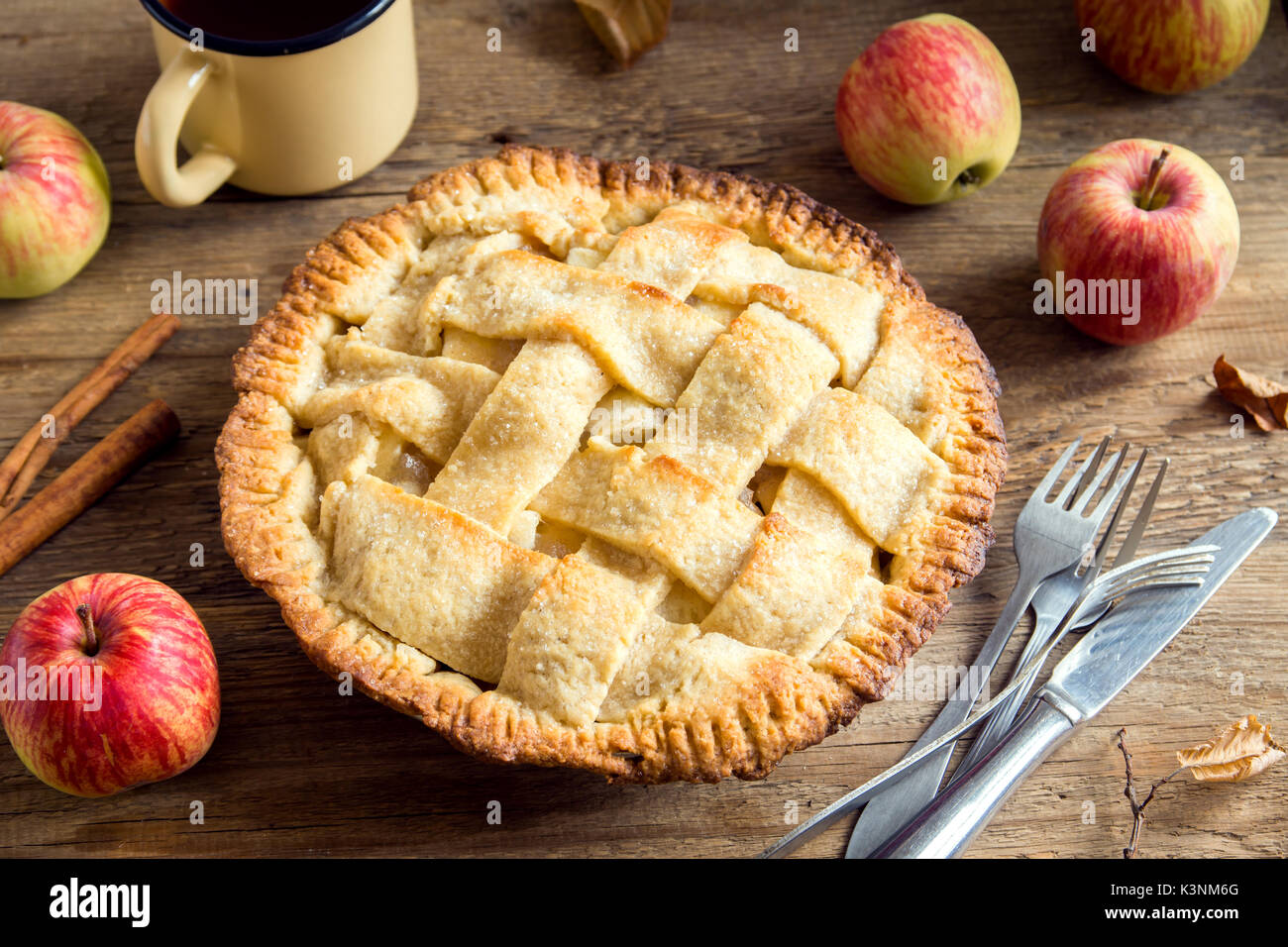 Apfelkuchen Dessert. Hausgemachte American Pie aus organischen Herbst Äpfel. Stockfoto