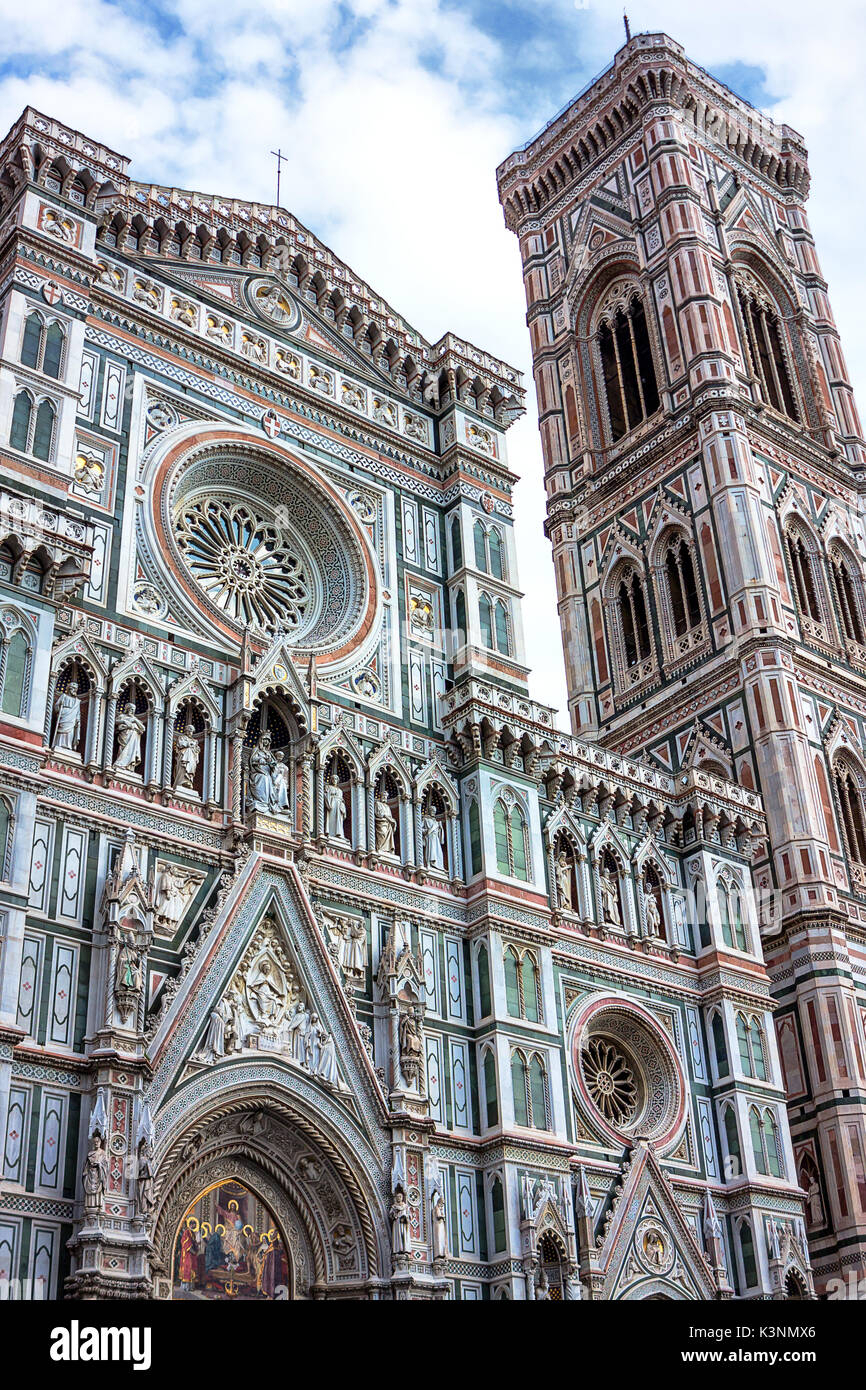 Die Kathedrale Santa Maria del Fiore, die viertgrößte Kirche der Christenheit (Cattedrale di Santa Maria del Fiore) in Florenz, Italien Stockfoto