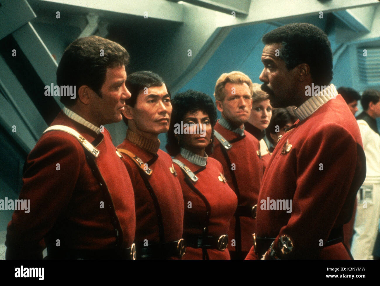 STAR TREK III: AUF DER SUCHE NACH SPOCK [USA 1984] [L - R] William Shatner als Captain James T Kirk, George Takei, Nichelle Nichols, Sulu, Uhura, ROBERT HOOKS Datum: 1984 Stockfoto