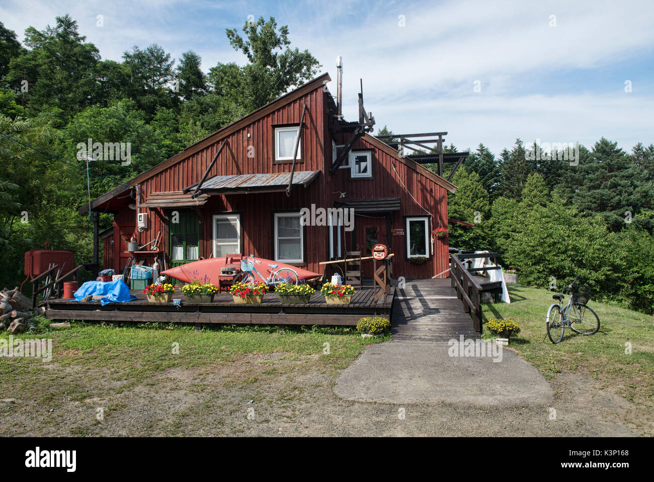 Hand gebaut Holz Home und Jugendherberge, der Pionier leben, Nakafurano, Hokkaido, Japan Stockfoto