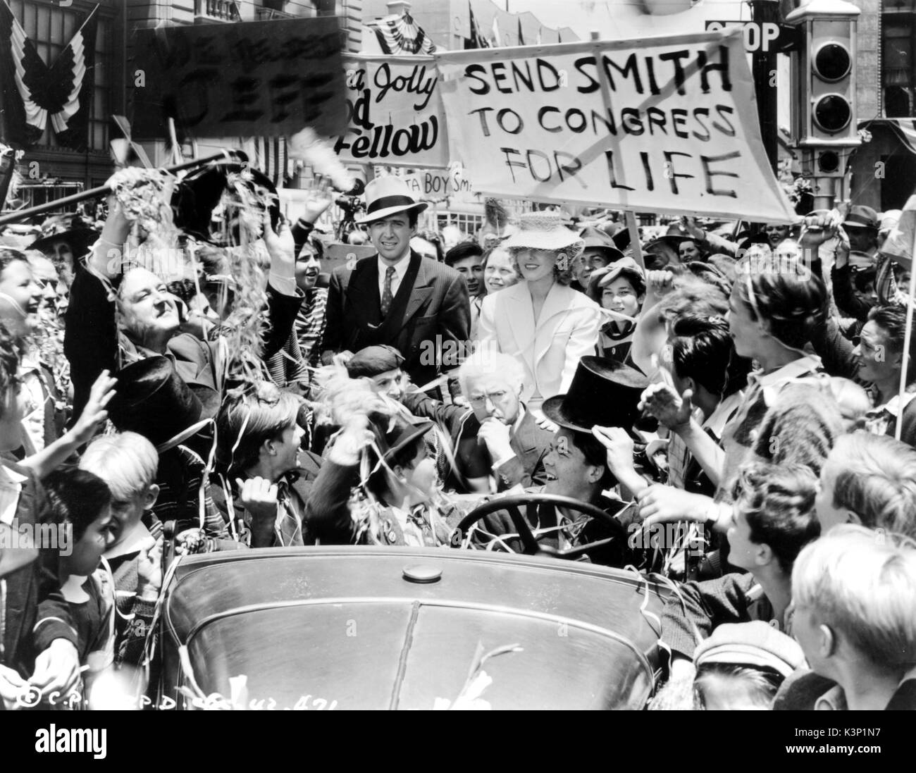 SMITH GEHT NACH WASHINGTON [US1939] James Stewart [center] Datum: 1939 Stockfoto