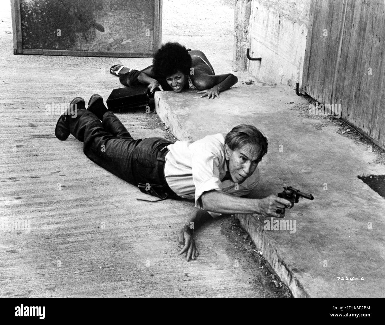 Schwarz, Weiß MAMA MAMA [US/PHIL 1972] aka Frauen aka KETTEN DES HASSES aka heiß, hart und bedeuten aka FRAUEN IN KETTEN PAM GRIER, [?] B Datum: 1972 verkettet Stockfoto