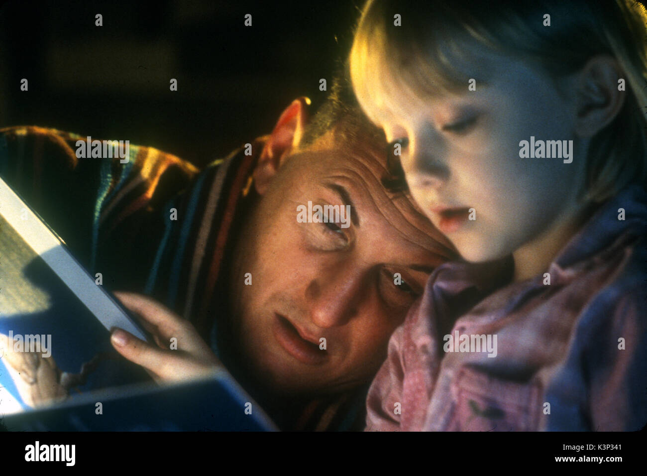 Ich bin sam 2001 sean penn Fotos und Bildmaterial in hoher Auflösung