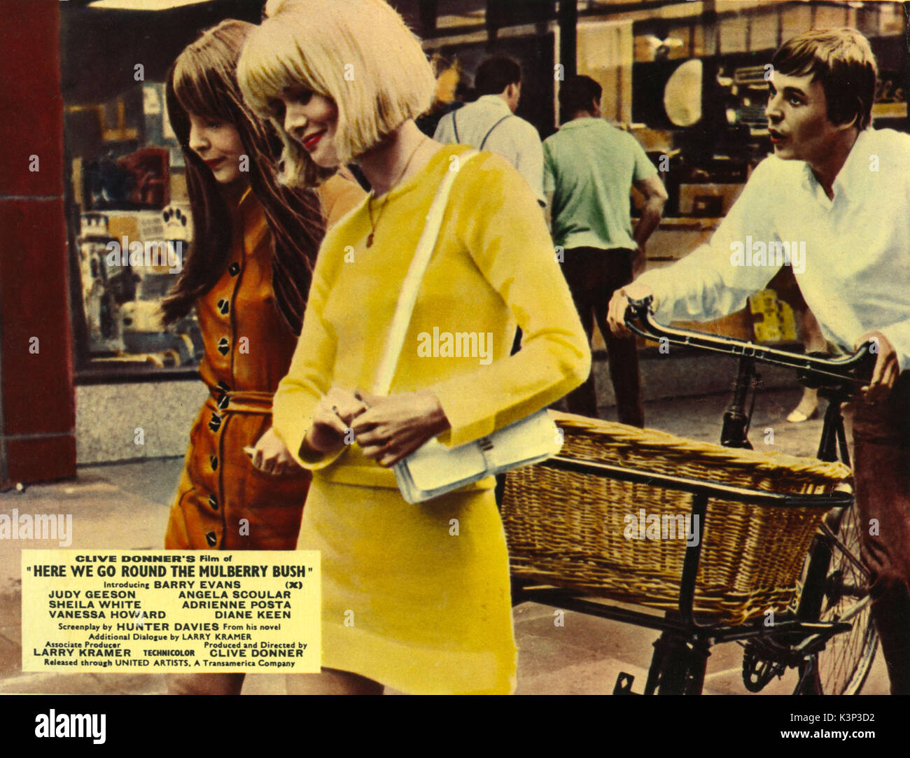 HERE WE GO ROUND THE MULBERRY BUSH [BR 1967] DIANE KEEN, JUDY GEESON, Barry Evans Datum: 1967 Stockfoto