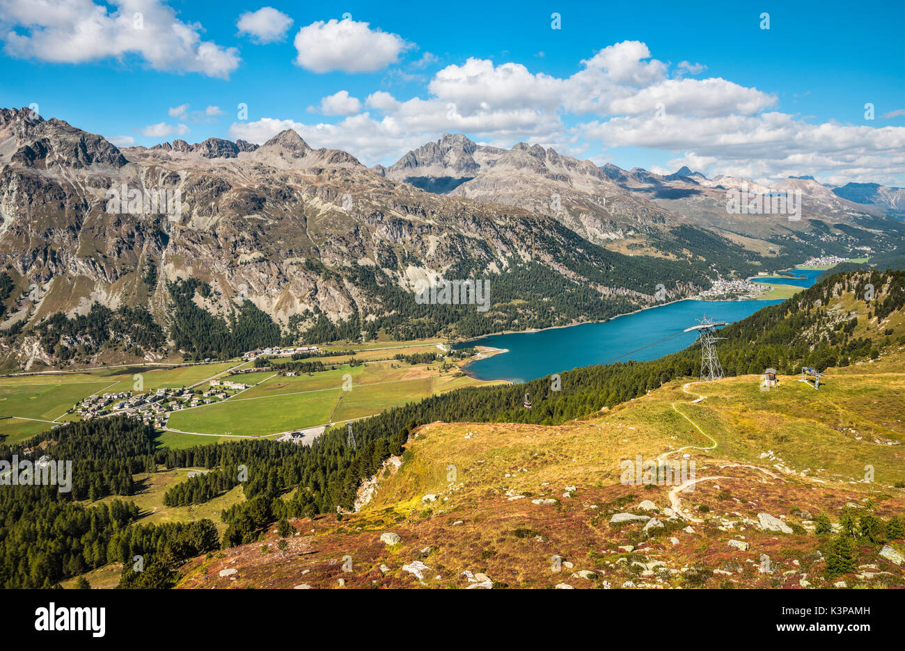 Blick von Furtschellas im Engadiner Tal nach Silvaplana, Graubünden, Schweiz Stockfoto