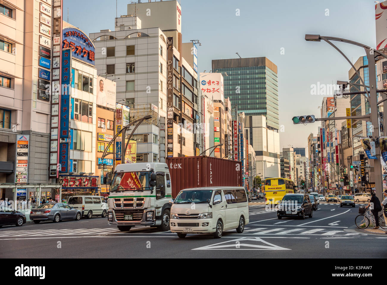 Stadtbild im Geschäftsviertel Ueno, Tokio, Japan Stockfoto