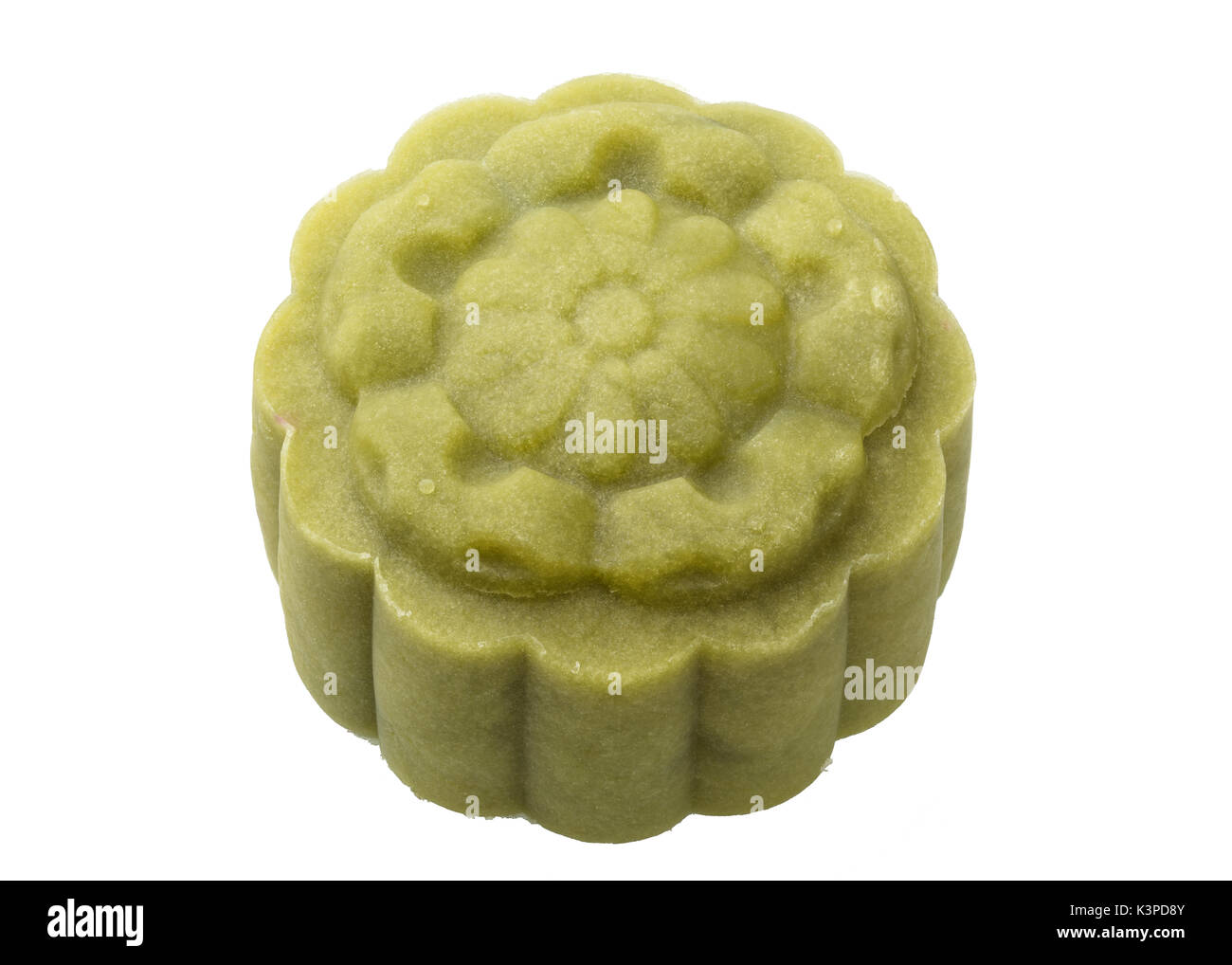 Handmad Mooncake isoliert auf weißem Hintergrund in voller Tiefenschärfe mit Freistellungspfaden. Stockfoto