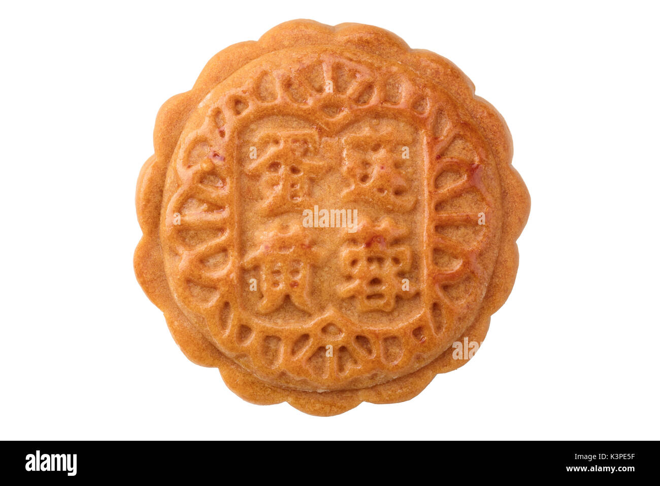 Handmad Mooncake isoliert auf weißem Hintergrund in voller Tiefenschärfe mit Freistellungspfaden. Stockfoto