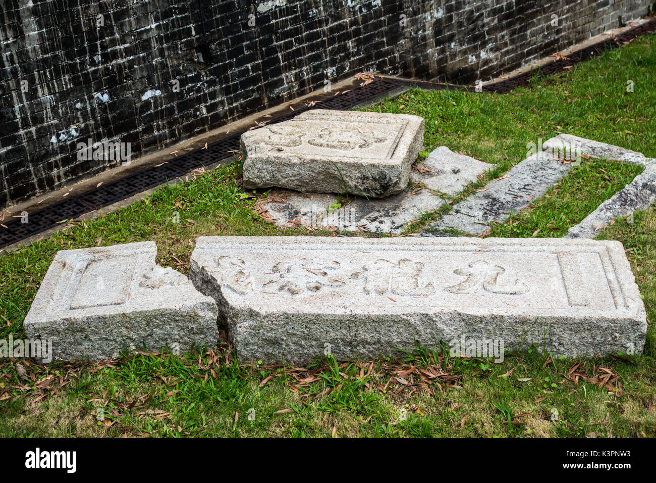 Stein Plakette und Ruinen von Kowloon Walled City in Hongkong SAR Stockfoto
