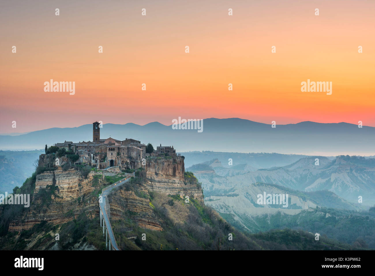 Civita Bagnoregio bei Sonnenaufgang Europa, Italien, Latium, Viterbo Bezirk Stockfoto