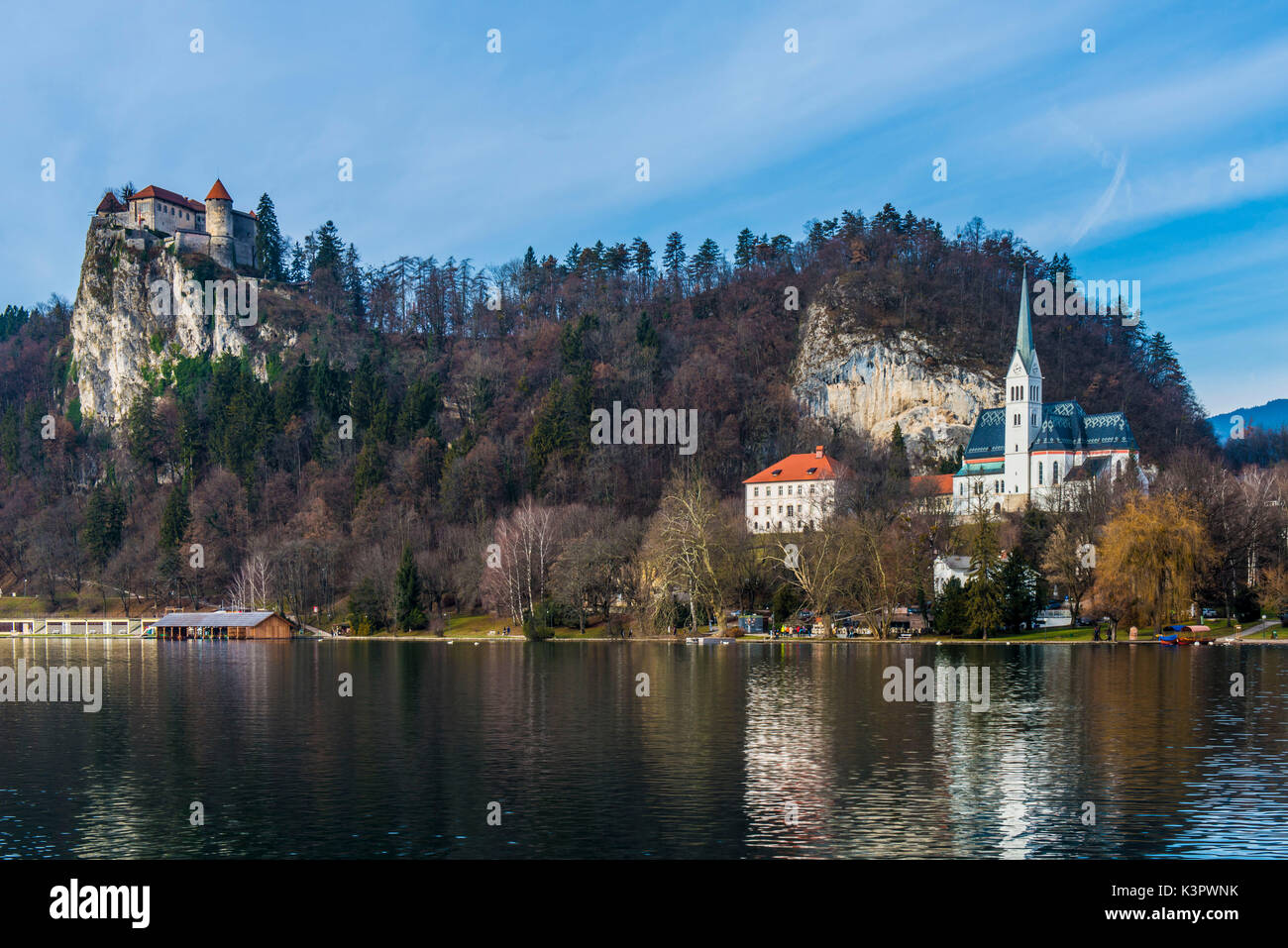 Bled, Slowenien, Europa. Einen Panoramablick auf die Burg über den See. Stockfoto