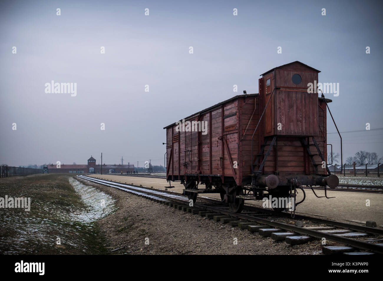 Auschwitz, Oswiecim, Birkenau, Brzezinka, Polen, Nord Ost Europa. Der Wagen des Zuges hat Häftlinge in das Lager deportiert. Stockfoto