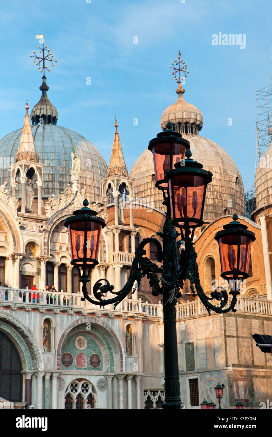 Ein Detail des prächtigen Dogenpalast Markusplatz, die Zentrale in Venedig, Venetien Italien Europa gesehen Stockfoto