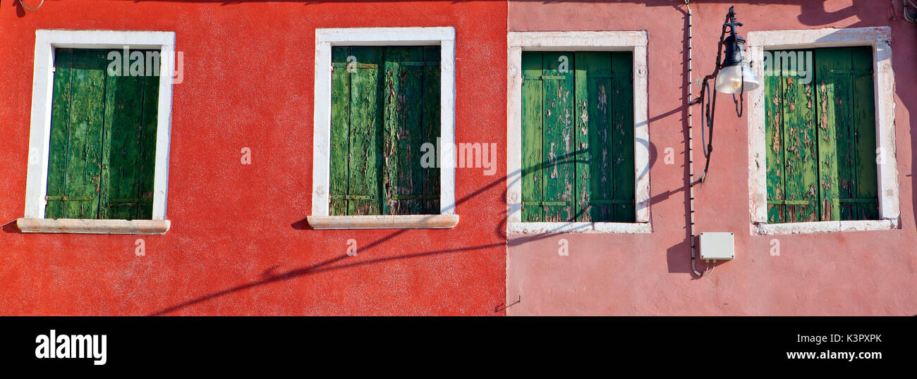 Detail der Farben der typischen Häuser von Burano in der Lagune von Venedig, Venedig, Venetien Italien Europa Stockfoto