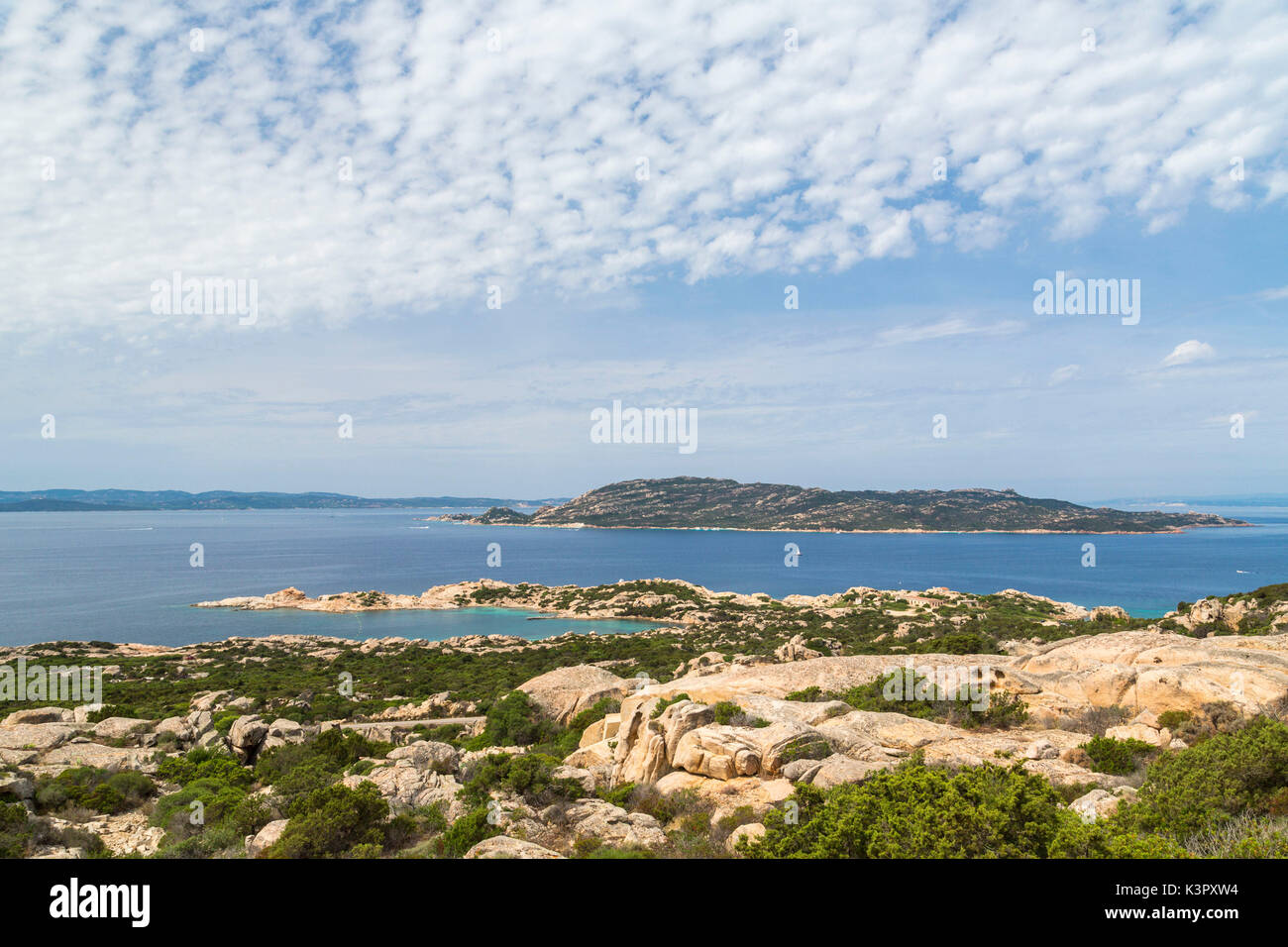 Blick auf das blaue Meer von Caprera Insel La Maddalena Sardinien Italien Europa Stockfoto