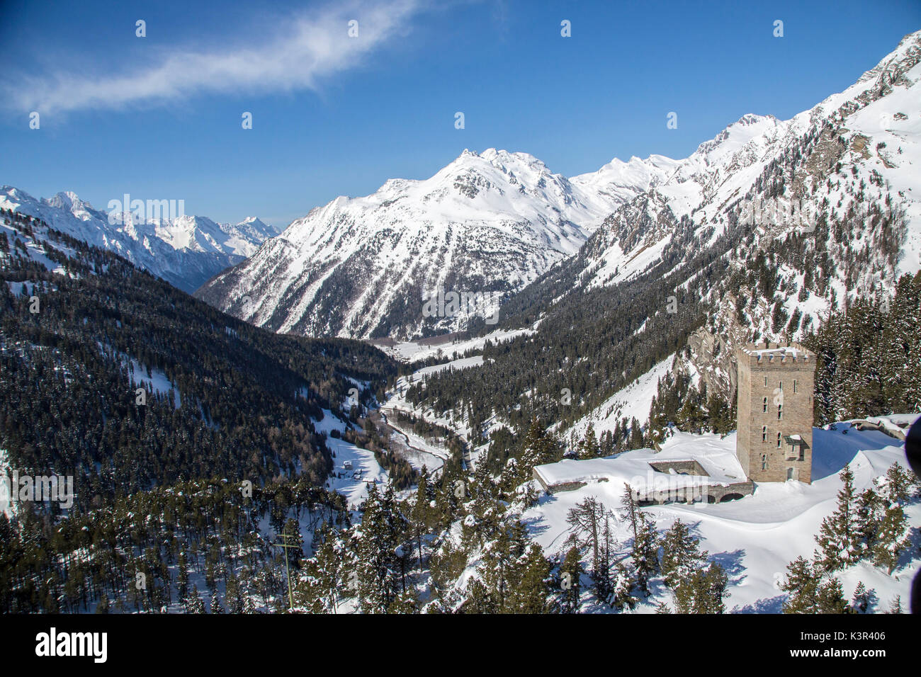 Luftaufnahme von Belvedere Turm und Bergell. Malojapass, Engadin, Graubünden Schweiz Europa Stockfoto