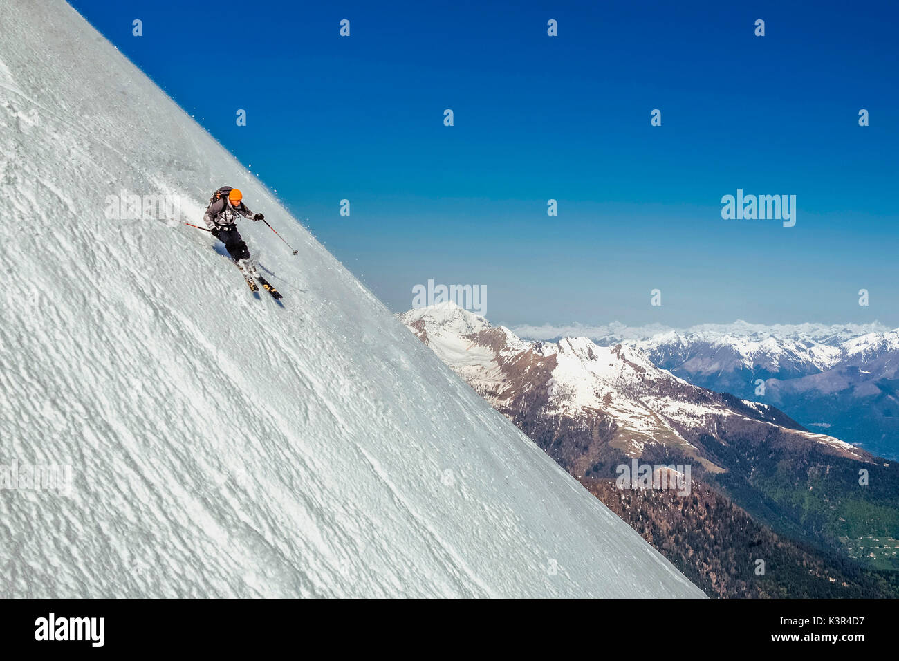 Freeride in der Bergamasker Alpen, Pedena Peak, Lombardei, Italien Stockfoto