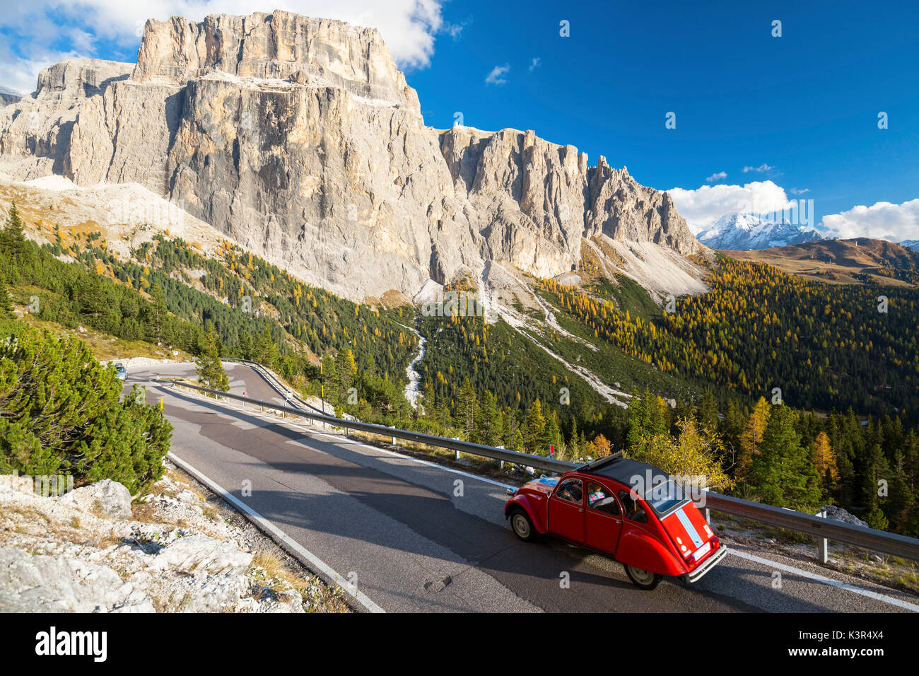 2 Lebenslauf auf der Straße vom Sellajoch. Trentino Alto Adige, Italien. Stockfoto