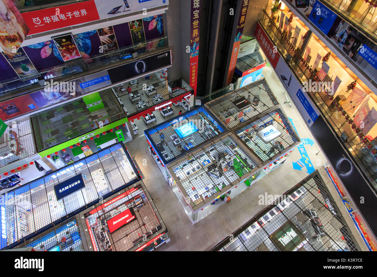 Innenraum des HQ-Mart, einer der größten Mall Verkauf von elektronischen Geräten in Shenzhen, China Stockfoto