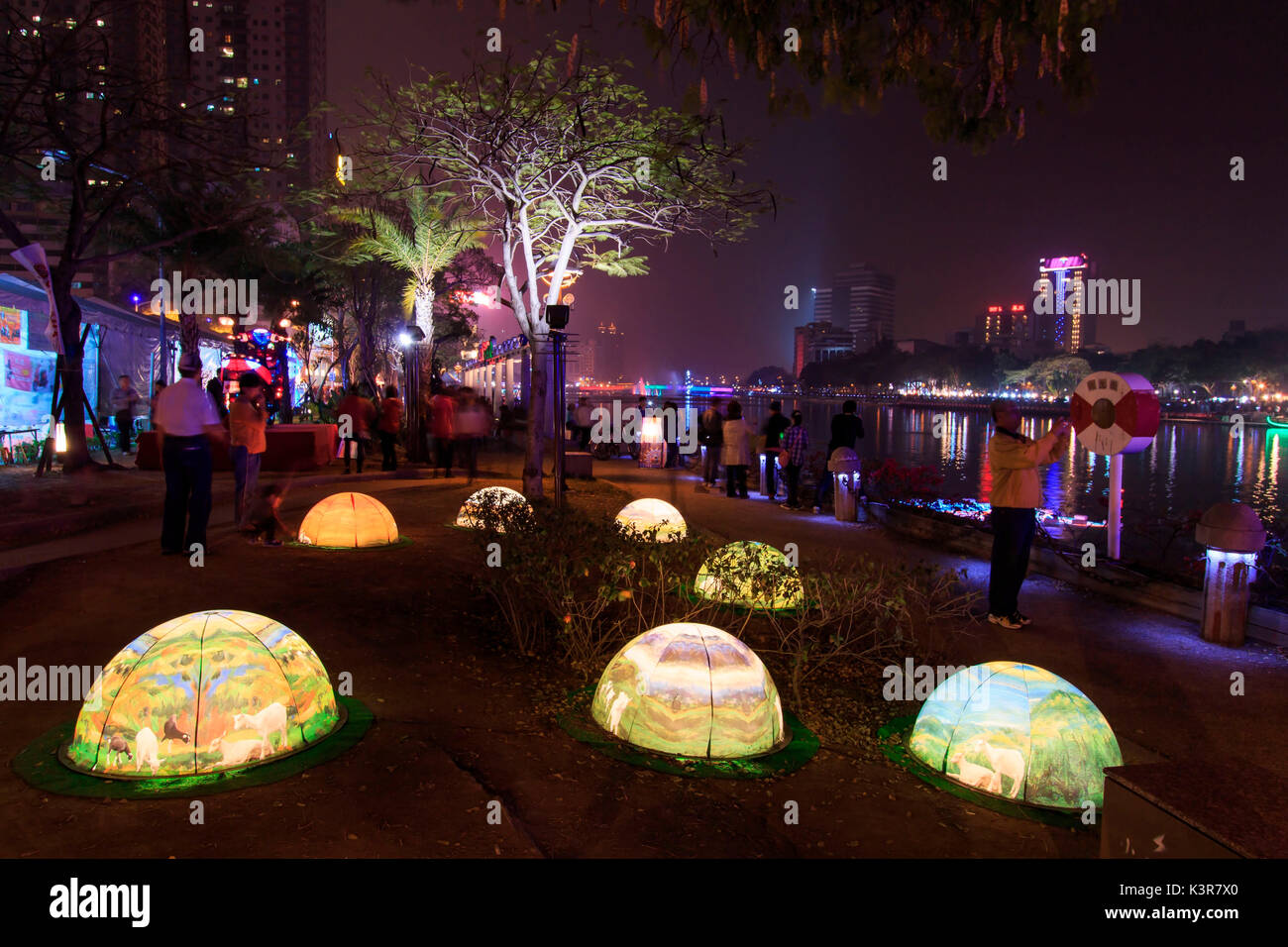 Kaohsiung, Taiwan. Menschen auf dem Laternenfest in Taipeh von der Liebe. Stockfoto