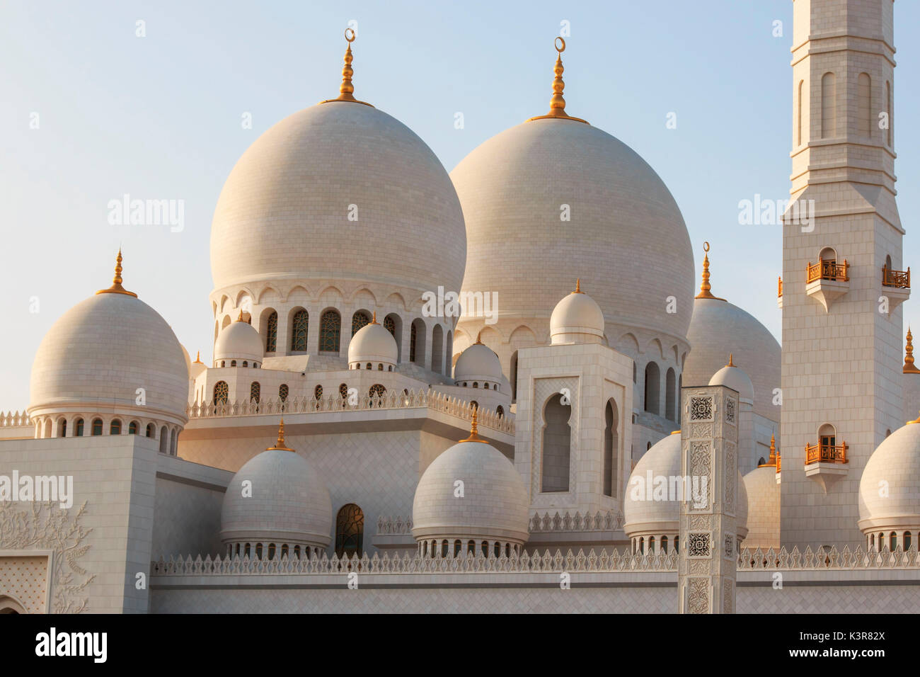 Abu Dhabi, Vereinigte Arabische Emirate. Sheikh Zayed Grand Moschee bei Sonnenuntergang Stockfoto