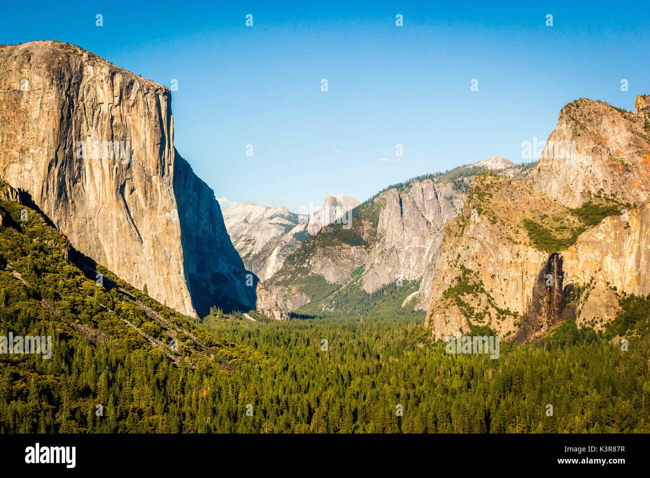 Yosemite Valley, Kalifornien, USA. Half Dome und El Capitan vom Tunnel anzeigen Stockfoto