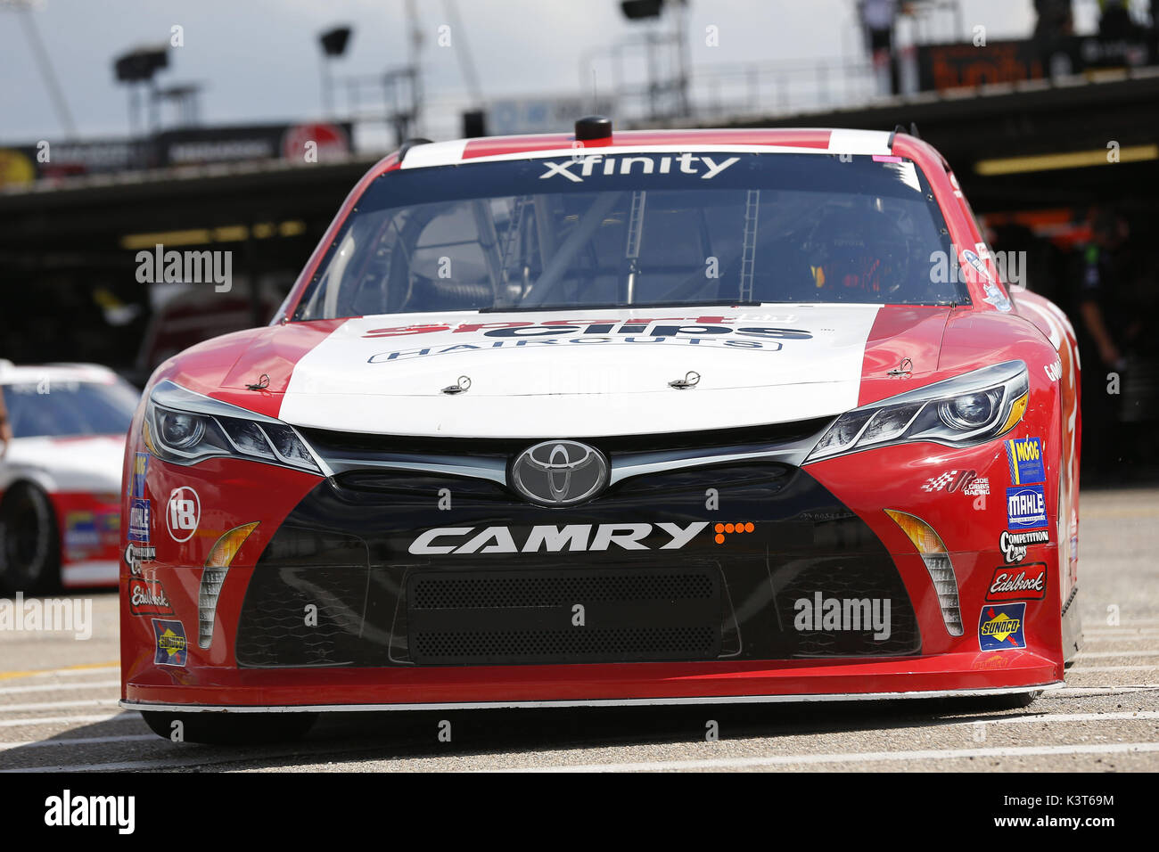 Darlington, South Carolina, USA. 1. Sep 2017. September 01, 2017 - Darlington, South Carolina, USA: Denny Hamlin (18) nimmt zu dem Titel für den Sport Clips Haarschnitte VFW 200 bei Darlington Raceway in Darlington, South Carolina zu üben. Credit: Justin R. Noe Asp Inc/ASP/ZUMA Draht/Alamy leben Nachrichten Stockfoto