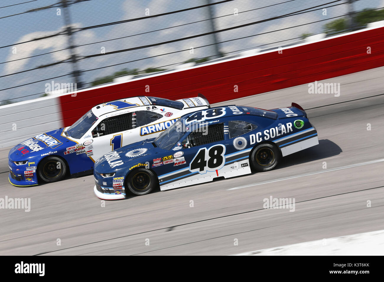 Darlington, South Carolina, USA. 2. Sep 2017. September 02, 2017 - Darlington, South Carolina, USA: Brennan Poole (48) Kämpfe um die Position während der Sport Clips Haarschnitte VFW 200 bei Darlington Raceway in Darlington, South Carolina. Credit: Justin R. Noe Asp Inc/ASP/ZUMA Draht/Alamy leben Nachrichten Stockfoto